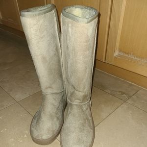 Women's tall winter boots size 8